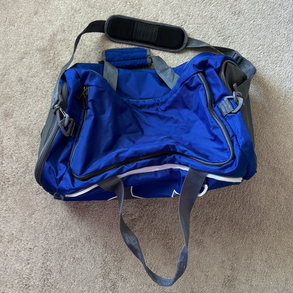 Under Armour duffle bag (NWOT) - Picture 7 of 8